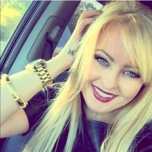 Meet your posher, Michele