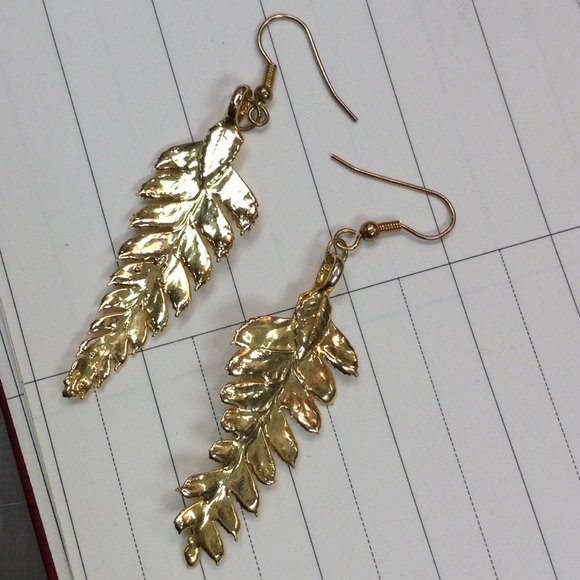 Vintage Jewelry - Gold Dipped Fairy Leaves Ferns Earrings Shine Vintage Jewelry - Gold Dipped Fairy Leaves Ferns Earrings Shine