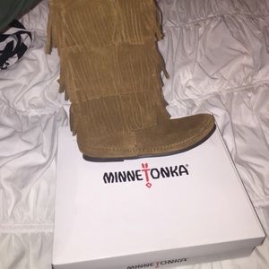 Minnetonka fringe boots