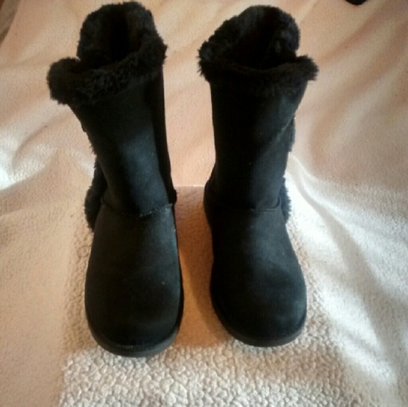 Black fur boots