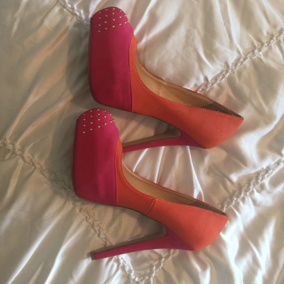Shoes - Picture 3 of 4