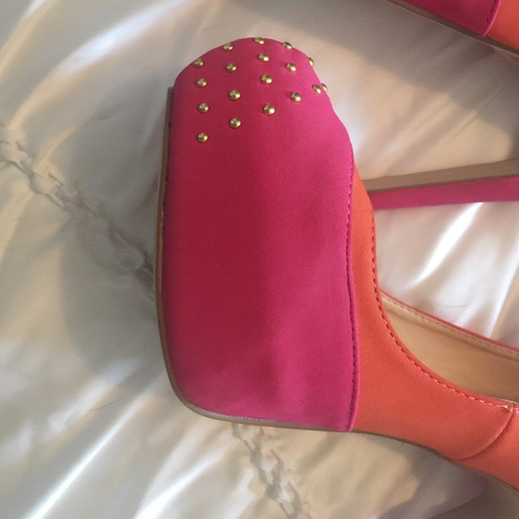 Shoes - Picture 4 of 4