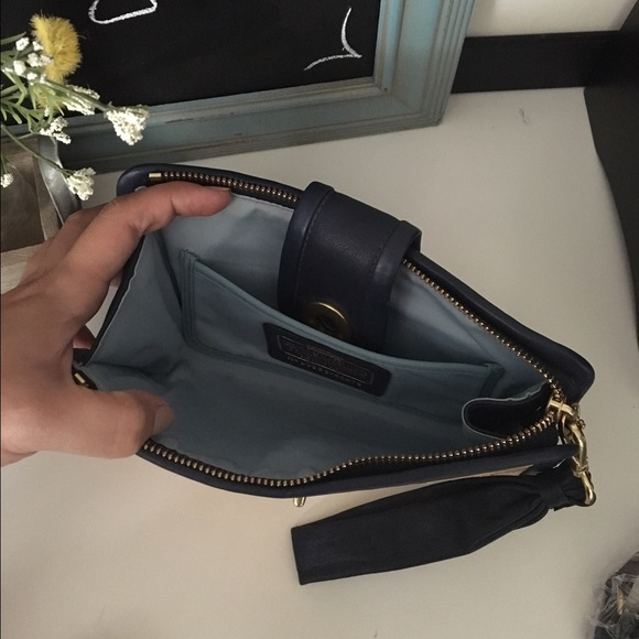 COACH • Natural Straw& Leather Clutch - Picture 3 of 4