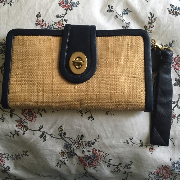 COACH • Natural Straw& Leather Clutch - Picture 4 of 4