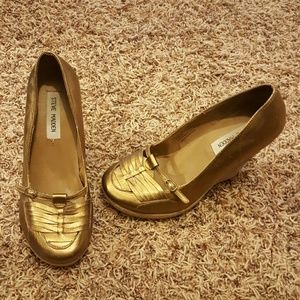 Gold wedges