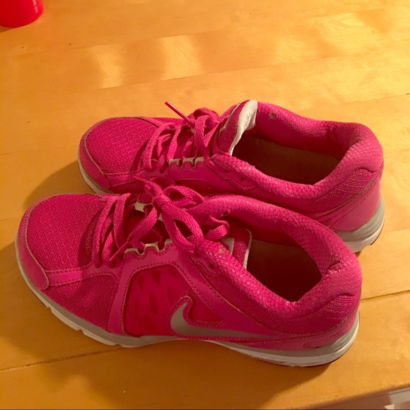 Size 6 pink Nike's