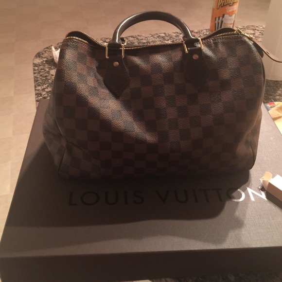 Louis Vuitton speedy bag