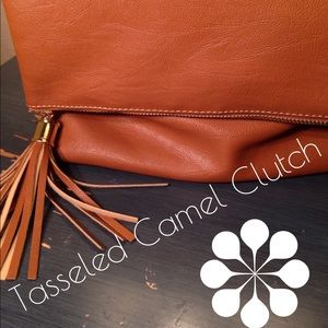 ✨BRAND NEW CAMEL COLORED CLUTCH TONS OF STORAGE!