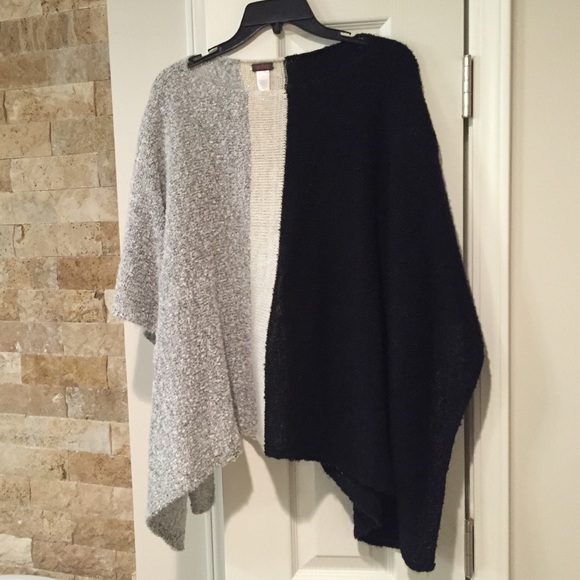 Chic poncho - Picture 1 of 2