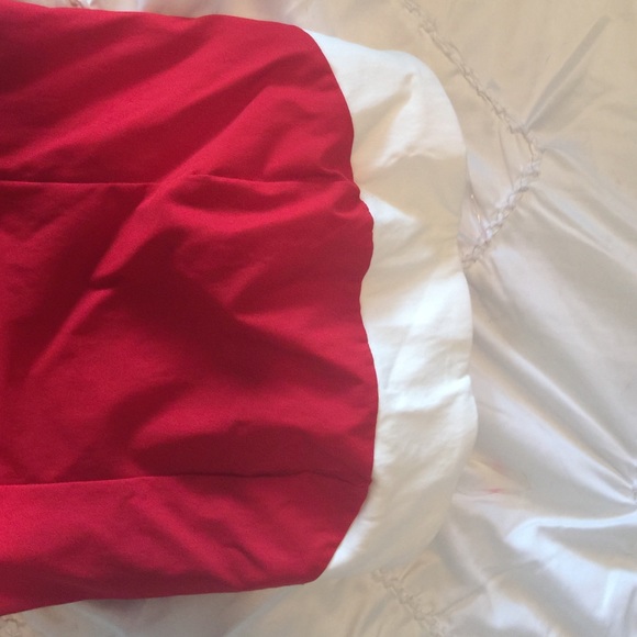 Red dress - Picture 2 of 4