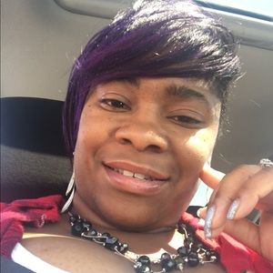 Meet your Posher, Ebony