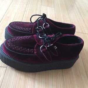 Maroon Velvet Creepers