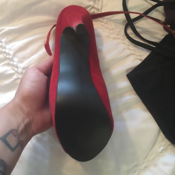 Shoes - Picture 2 of 4