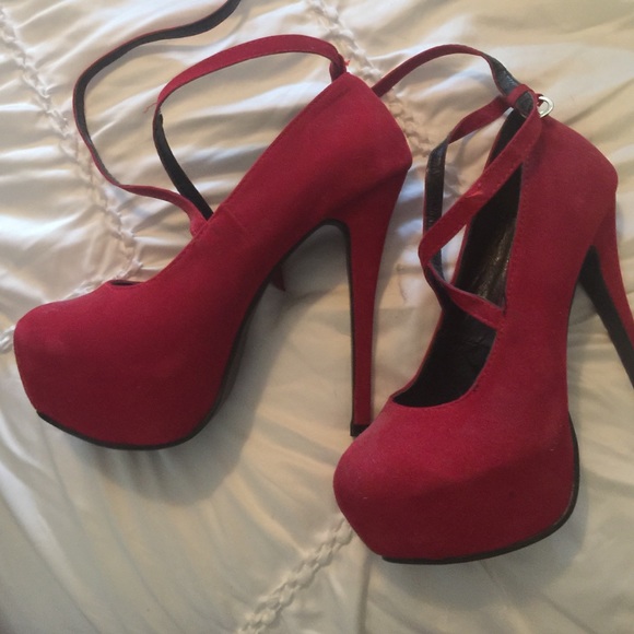 Shoes - Picture 3 of 4
