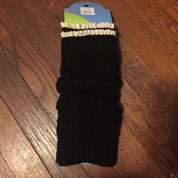 Black Ruffled Buttoned Legwarmers - Picture 2 of 2