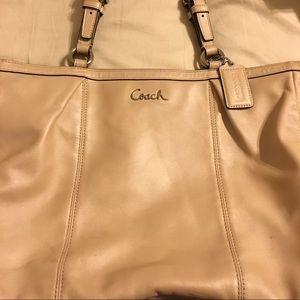 Coach handbag in cream