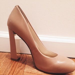 [nine west] nude pumps w gold heel, sz7