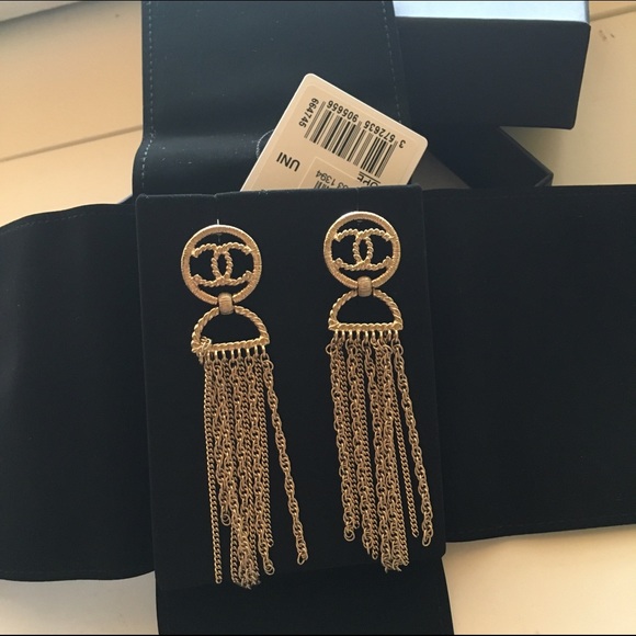CHANEL Chain Crew Dangle Earrings - Picture 1 of 4
