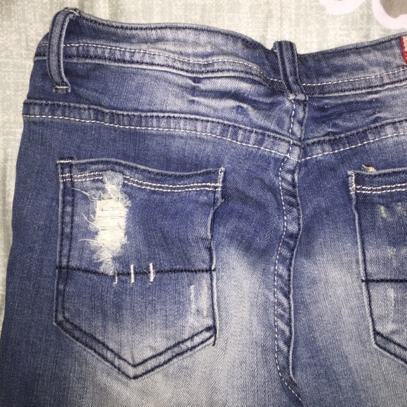 🚫SOLD🚫🌟NWT🌟 Distressed Skinny Jeans - Picture 3 of 4