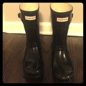 Black hunter boots