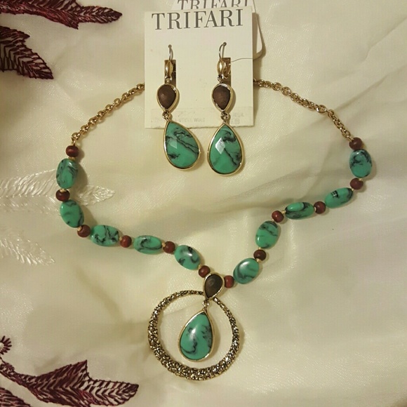 Trifari vintage necklace and eating set