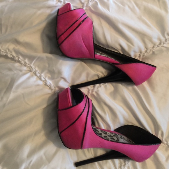 Pink heels - Picture 3 of 4