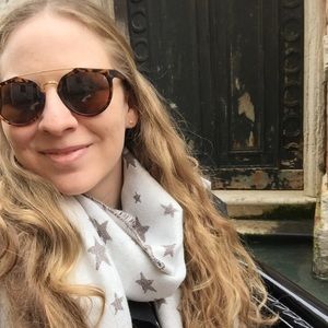 Meet your Posher, Phoebe