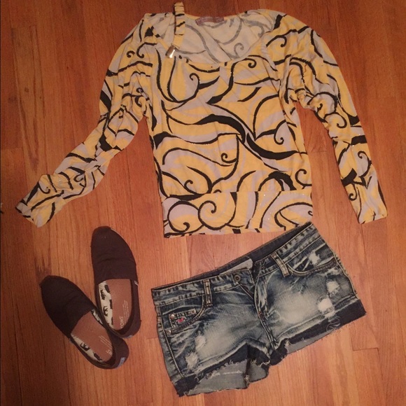 Half shoulder top