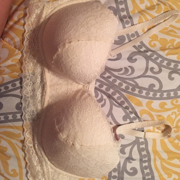 NWOT White lace vs bra!