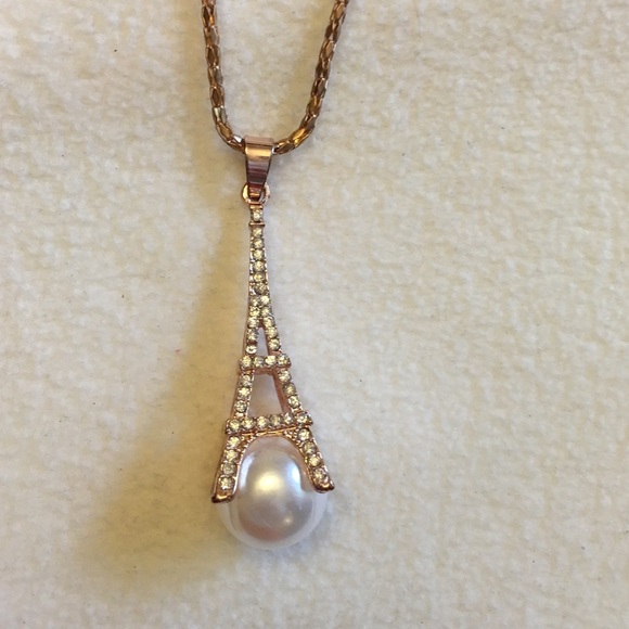 New Betsey Johnson Eiffel Tower Necklace