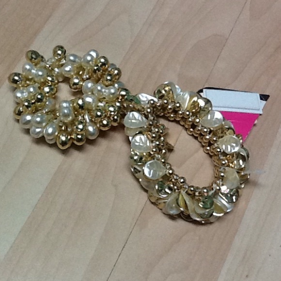 Gold and ivory costume jewelry bracelets - Picture 1 of 4