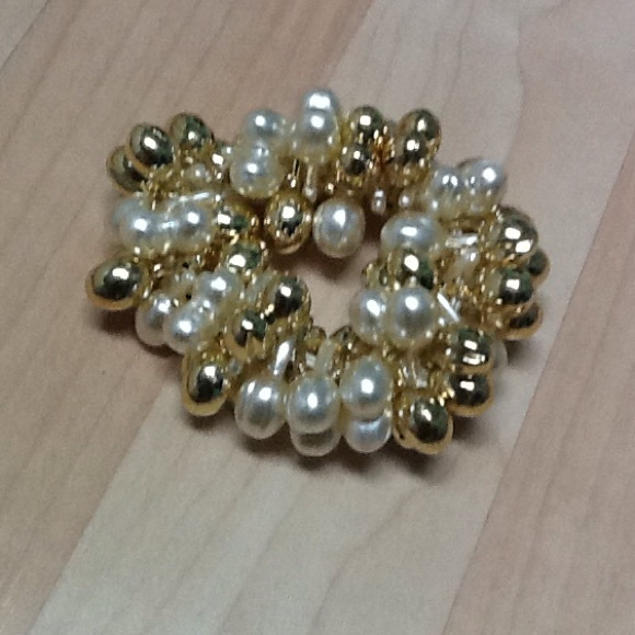 Gold and ivory costume jewelry bracelets - Picture 2 of 4