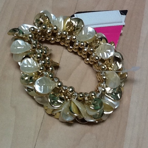 Gold and ivory costume jewelry bracelets - Picture 3 of 4