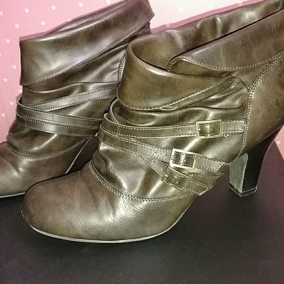 Faux leather brown boots