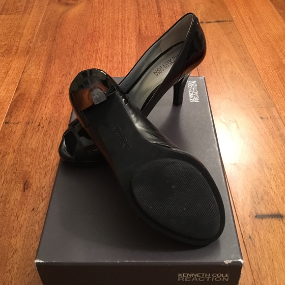 Kenneth Cole patent leather peep toe pumps - Picture 3 of 4