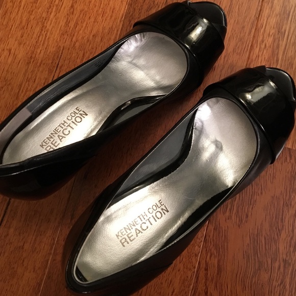 Kenneth Cole patent leather peep toe pumps - Picture 4 of 4