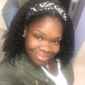 Meet your Posher, Adrienne