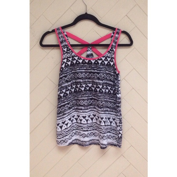 Charlotte Russe Tops - ❗️Gone 9/30❗️Charlotte Russe Printed Top