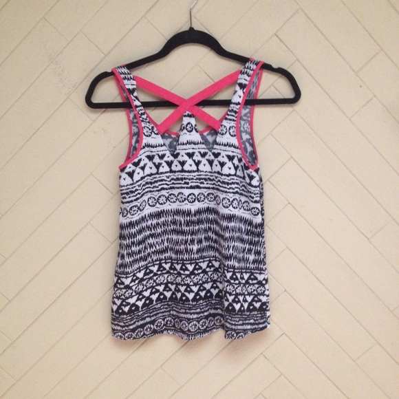 ❗️Gone 9/30❗️Charlotte Russe Printed Top - Picture 3 of 4