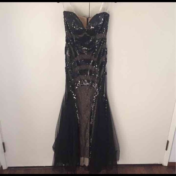 Beautiful JOVANI evening gown - Picture 2 of 7