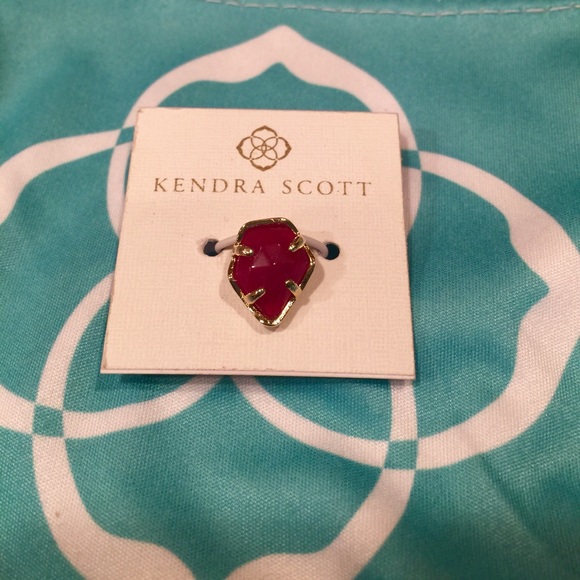 Kendra Scott Jewelry - NWT Kendra Scott Maroon Jade Pentagon Charm - Gold