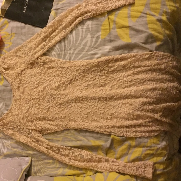 Tight dress that shows the back, looks really cute