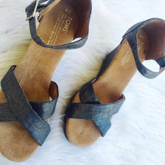 TOMS Shoes - ❗️Final PRICE❗️Toms blue shimmer denim wedges