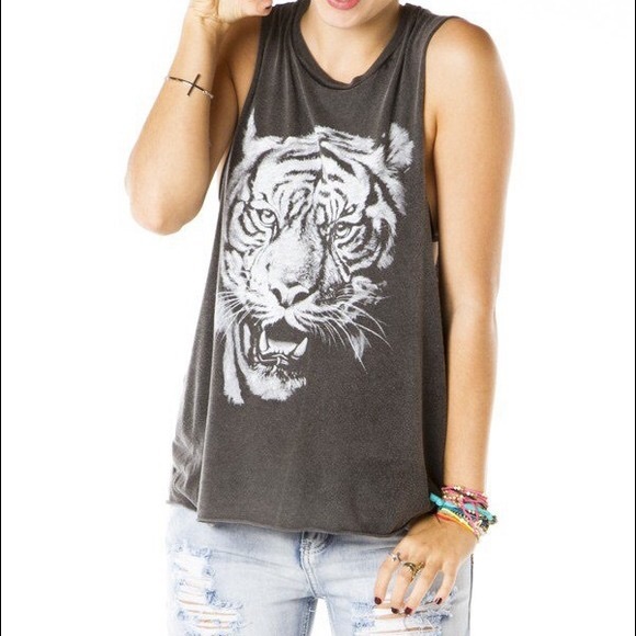 Brandy Melville tiger Muscle-tee - Picture 1 of 3