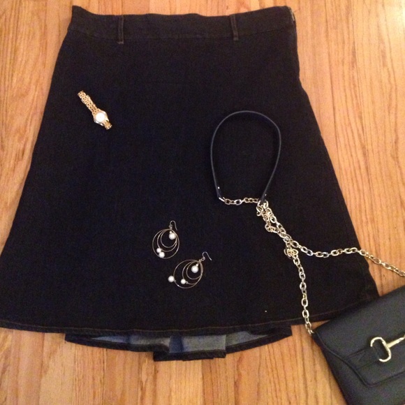 Knee length hi lo jean skirt with back ruffling