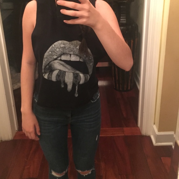 Brandy Melville Graphic Tee - Picture 1 of 2