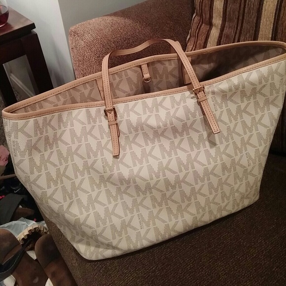 ❌SOLD❌Host Pick 🎉Michael Kors Large Tote - Picture 4 of 4