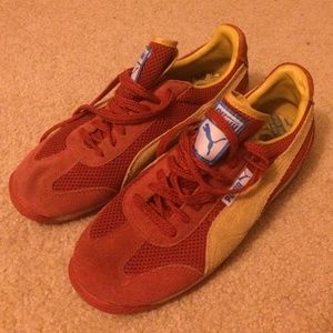 Puma sneakers/tennis shoes