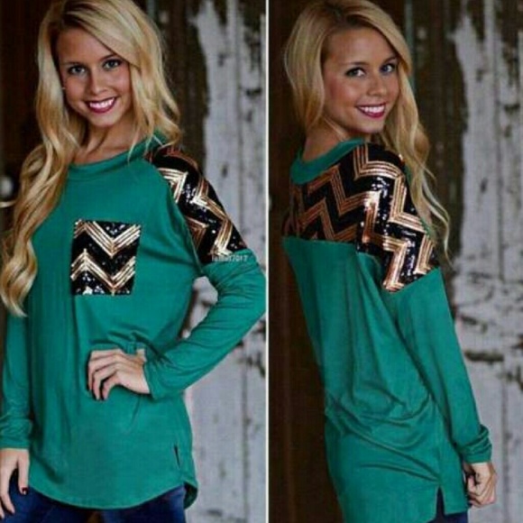Boutique  Tops - LARGE LONG SLEEVE GREEN SEQUIN TOP