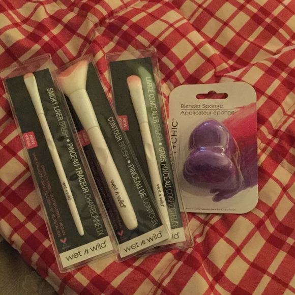 Makeup brushes